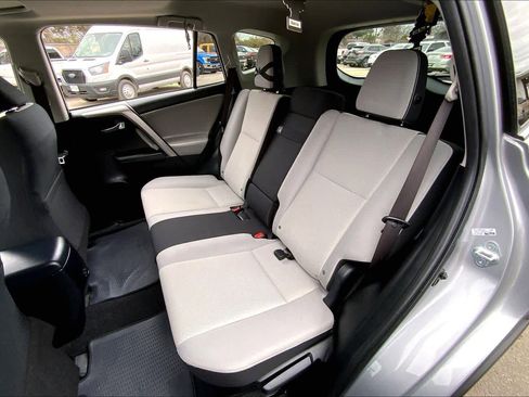 Used 2018 Toyota RAV4 XLE image 21