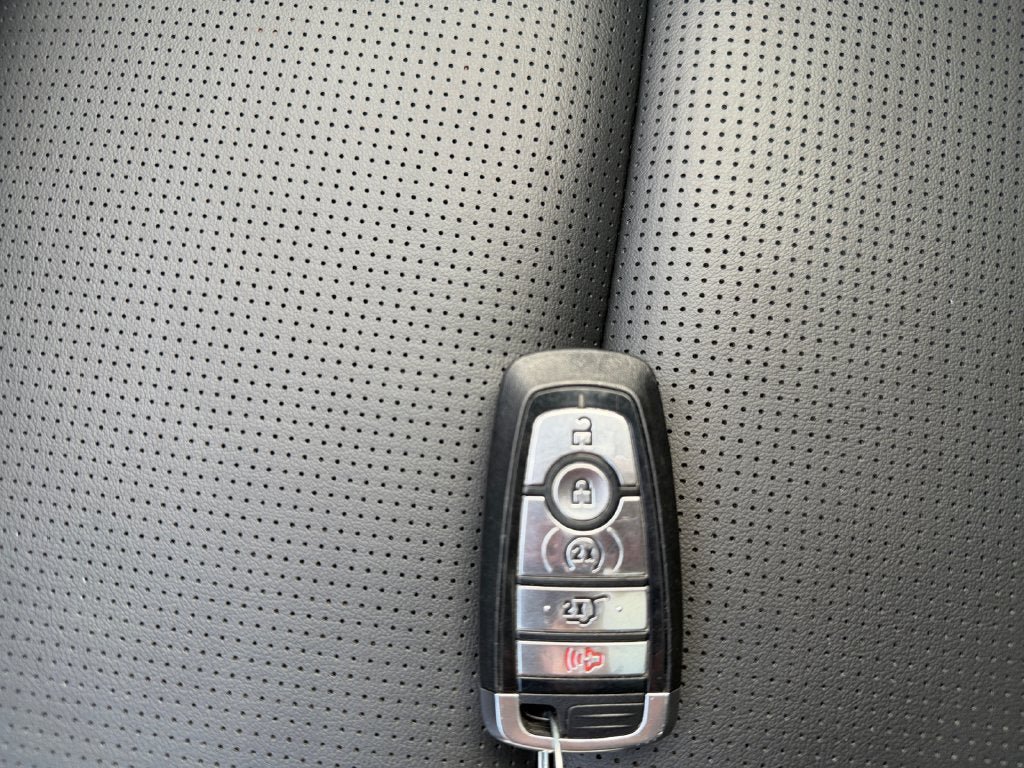 Used 2025 Ford Escape Platinum AWD/4WD image 31