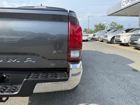 Used 2018 Toyota Tacoma SR5 AWD/4WD image 23