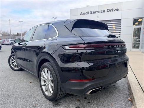 Used 2024 Porsche Cayenne AWD/4WD image 4