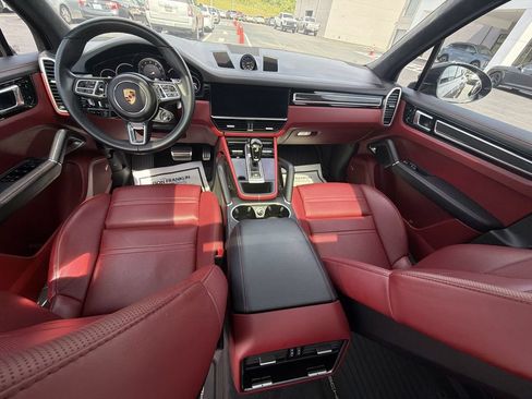 Used 2021 Porsche Cayenne Turbo S AWD/4WD image 27