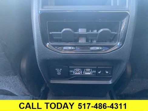 Used 2023 Jeep Grand Cherokee Limited image 22