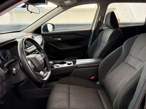 Used 2025 Nissan Rogue SV AWD/4WD image 28