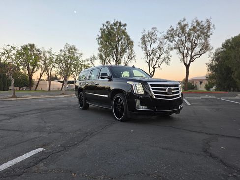 Used 2015 Cadillac Escalade ESV Luxury AWD/4WD image 25