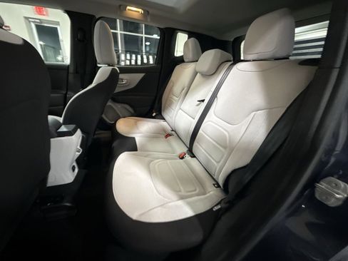 Used 2022 Jeep Renegade Latitude w/ Sun/Sound Group image 25