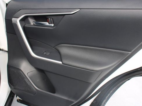 Certified 2025 Toyota RAV4 SE image 18