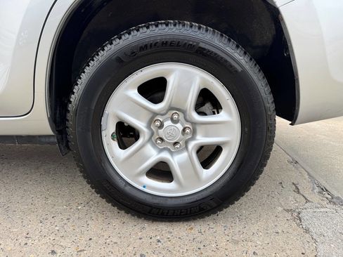 Used 2009 Toyota RAV4 4WD image 9