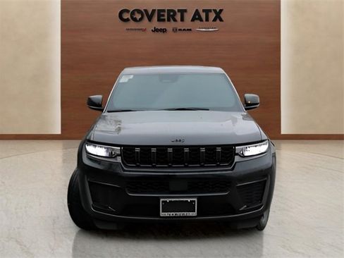 New 2026 Jeep Grand Cherokee Altitude image 8