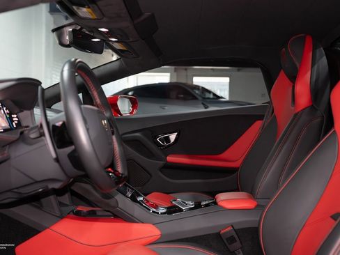 Used 2023 Lamborghini Huracan EVO image 28