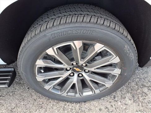 New 2026 Chevrolet Suburban High Country image 36