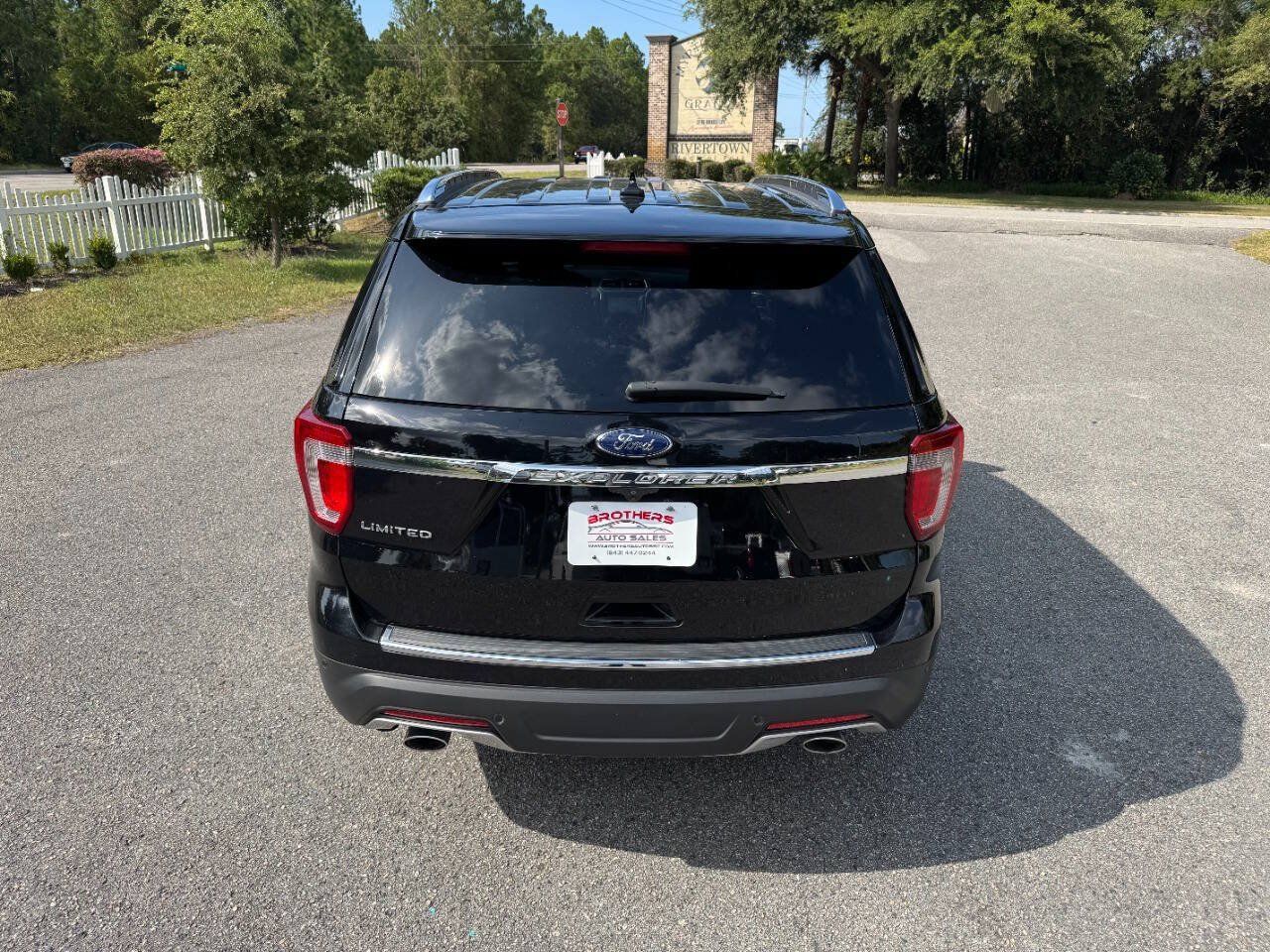 Used 2018 Ford Explorer Limited w/ Equipment Group 301A FWD image 5