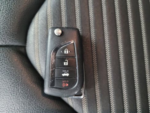 Used 2019 Toyota Camry SE image 32