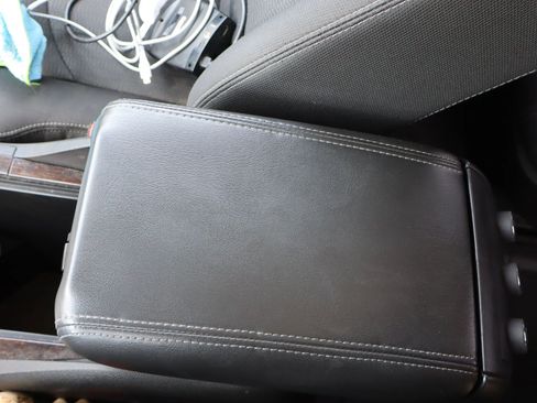 Used 2016 Chevrolet Traverse LT w/ Style and Technology Package image 24