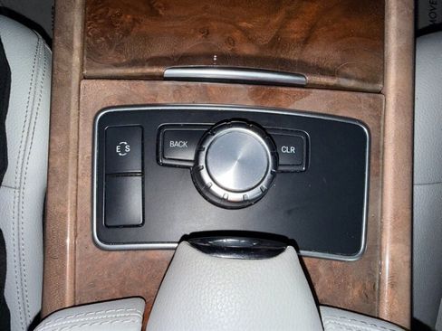 Used 2013 Mercedes-Benz E 350 4MATIC Sedan image 33