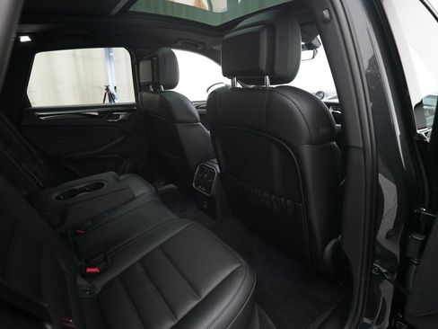 Certified 2026 Porsche Macan AWD/4WD image 28