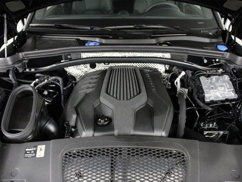 Used 2025 Porsche Macan image 26