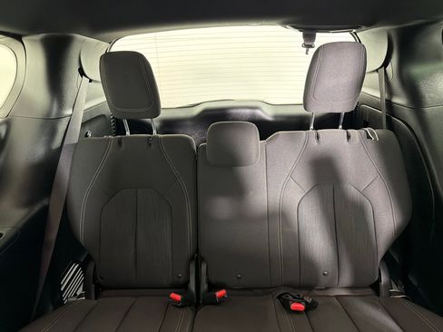 Used 2018 Chrysler Pacifica Touring Plus w/ S Appearance Package FWD image 19