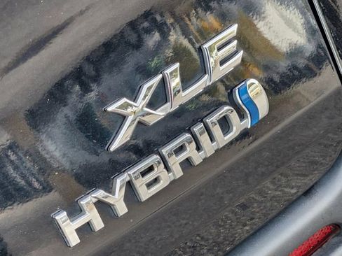 Used 2023 Toyota Sienna XLE image 9