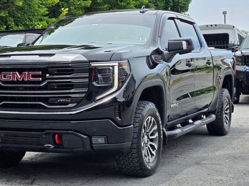 Used 2022 GMC Sierra 1500 AT4 w/ Technology Package AWD/4WD image 3