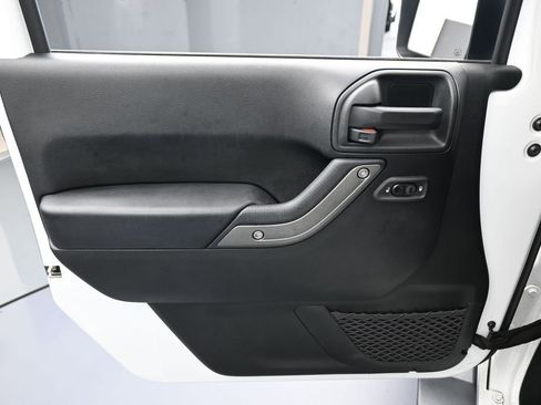 Used 2018 Jeep Wrangler Unlimited Sport S AWD/4WD image 12