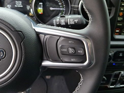 Used 2023 Jeep Wrangler Unlimited Sahara image 23