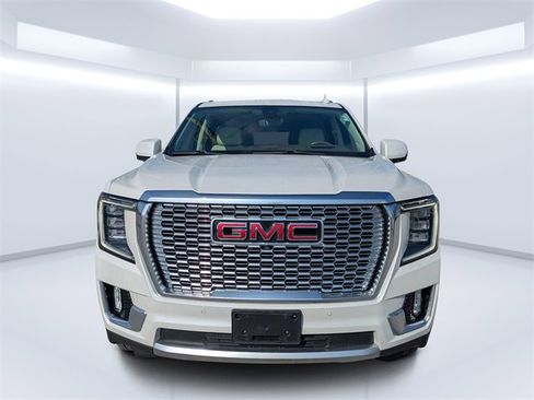 Used 2021 GMC Yukon XL Denali w/ Denali Premium Package image 8