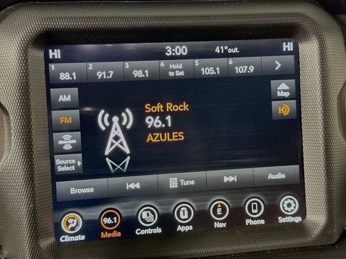 Used 2022 Jeep Gladiator Willys image 37