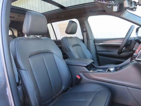 New 2026 Jeep Grand Cherokee L Limited w/ Luxury Tech Group II AWD/4WD image 26