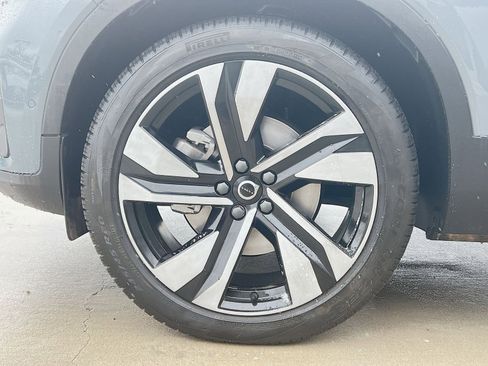 Certified 2023 Volvo XC40 B5 Ultimate w/ Protection Package Premier image 12