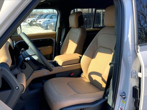 New 2026 Land Rover Defender 110 X-Dynamic SE image 9