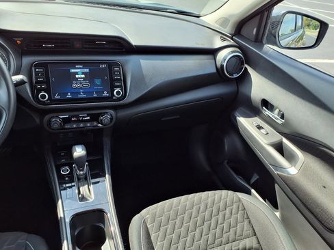 Used 2022 Nissan Kicks SV FWD image 4