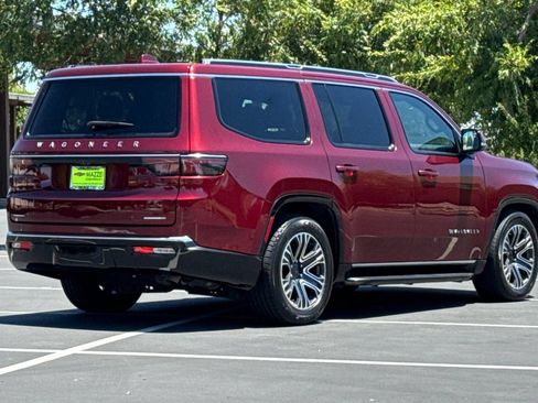 Used 2022 Jeep Wagoneer Series III AWD/4WD image 11