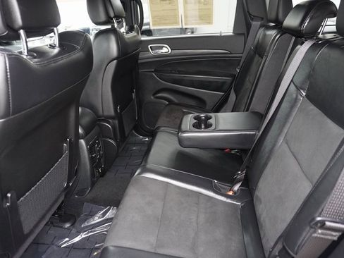 Used 2022 Jeep Grand Cherokee Laredo X image 9