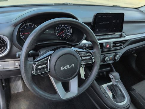 Used 2024 Kia Forte LXS FWD image 9