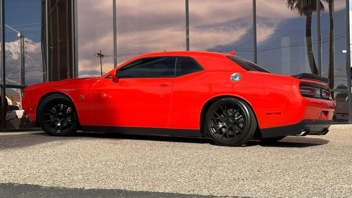 Used 2016 Dodge Challenger R/T Scat Pack w/ Leather Interior Group RWD image 6