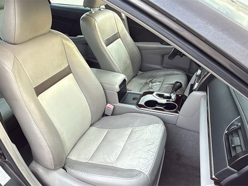 Used 2014 Toyota Camry L image 29
