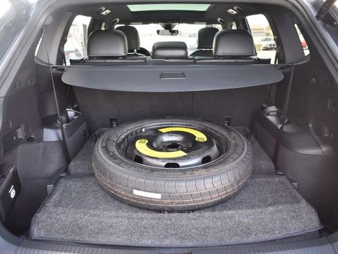 Used 2022 Volkswagen Tiguan SE R-Line image 35