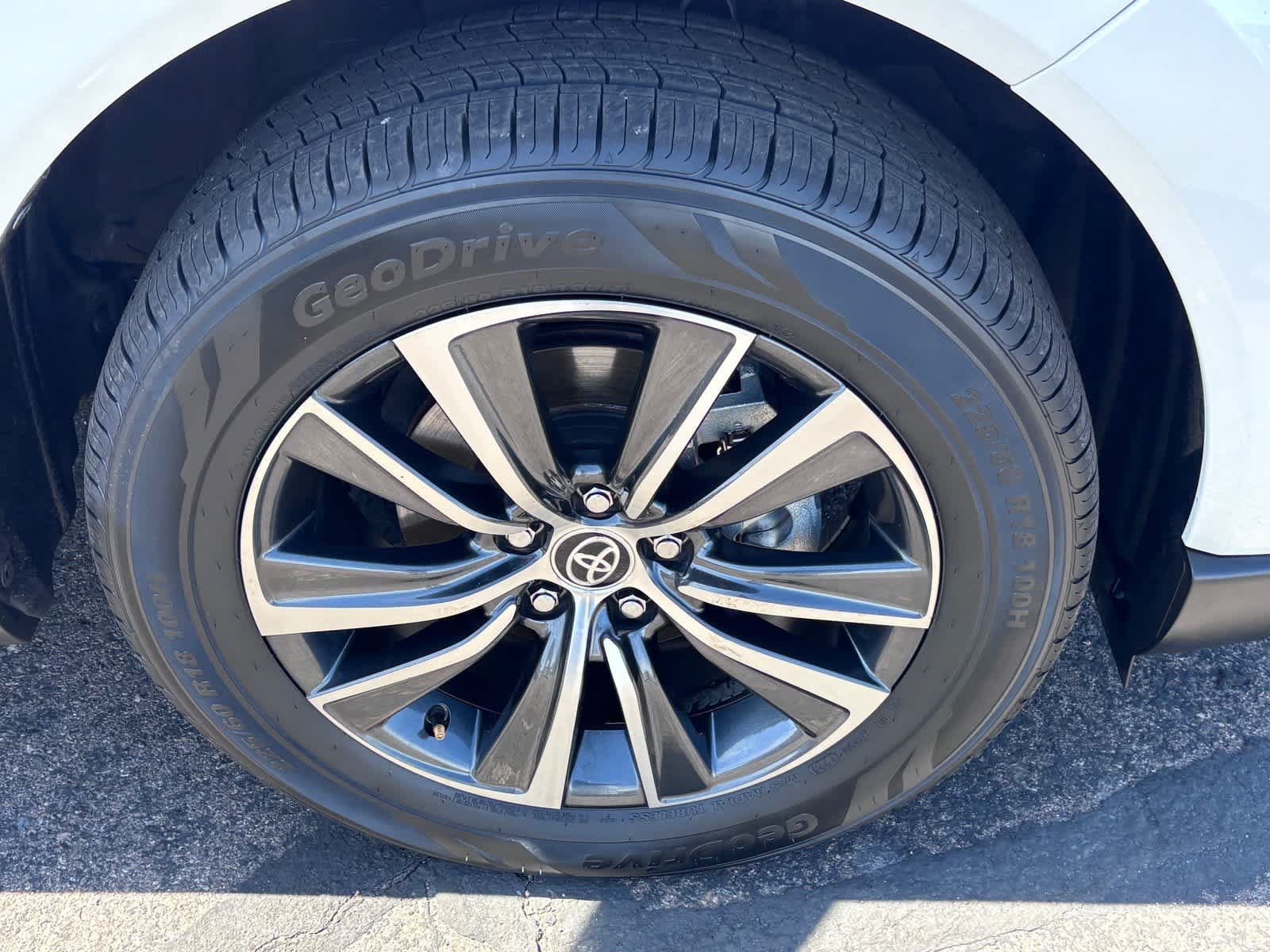 Used 2023 Toyota Venza LE AWD/4WD image 12
