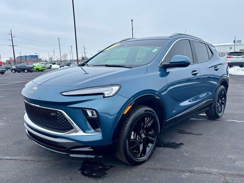 Used 2025 Buick Encore GX Sport Touring image 3