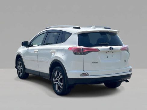 Used 2017 Toyota RAV4 LE AWD/4WD image 6