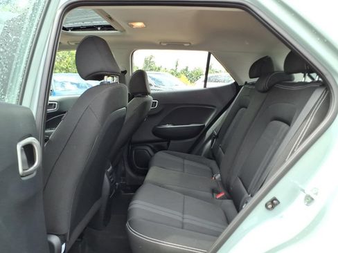Used 2025 Hyundai Venue SEL FWD image 11