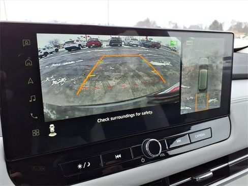 Used 2025 Mitsubishi Outlander AWD image 23