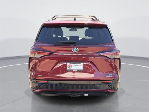 Used 2021 Toyota Sienna XSE w/ XSE Plus Package image 4