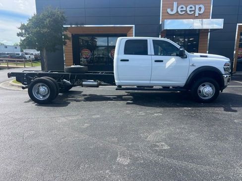 New 2026 RAM 4500 4x4 Crew Cab DRW image 2