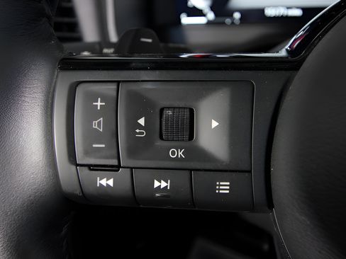 Used 2024 Nissan Rogue SL w/ SL Premium Package FWD image 21