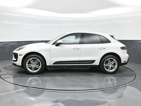 Certified 2025 Porsche Macan image 2