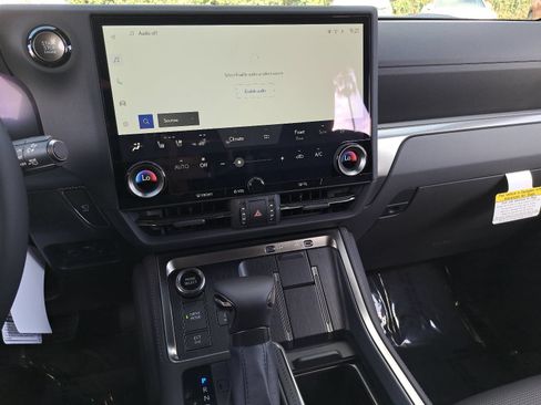 Used 2026 Lexus GX 550 w/ Accessory Package (31) AWD/4WD image 22