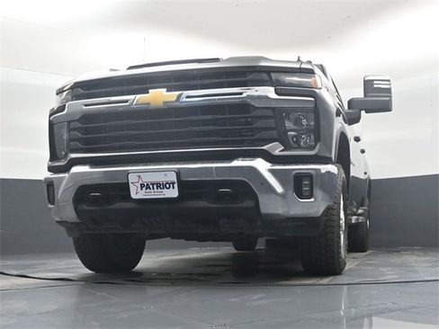 Used 2024 Chevrolet Silverado 2500 LT image 43