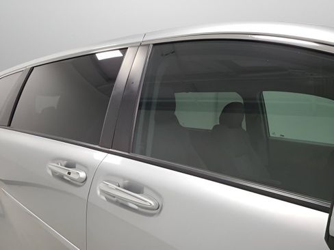 Used 2021 Toyota Sienna XLE FWD image 11
