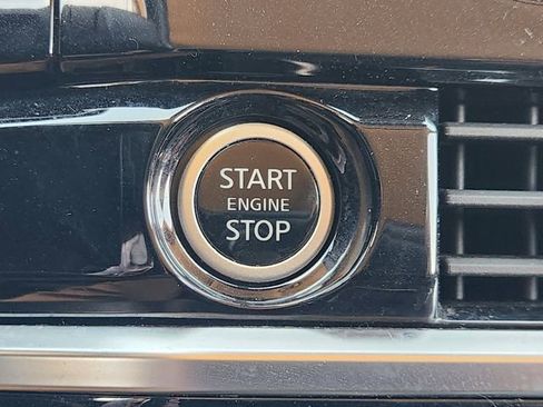 Used 2023 Nissan Pathfinder SL image 15